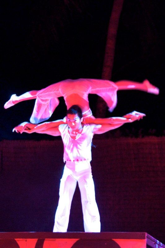 Maui 2010 - Cirque Polynesia, photograph 17 of 18